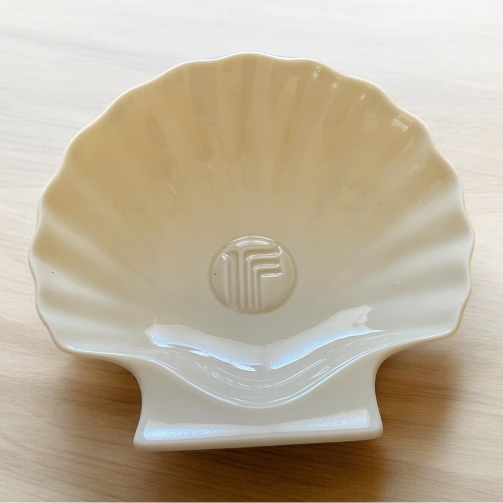 Fitz and Floyd Beige Porcelain Shell Jewelry Holder Dish 1970’s Minimalis